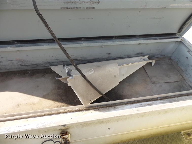 image for item FT9843 1994 Freightliner FL70 bucket truck