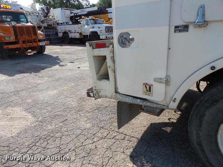 image for item FT9843 1994 Freightliner FL70 bucket truck