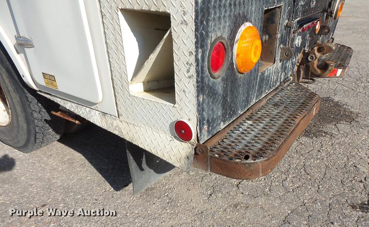 image for item FT9843 1994 Freightliner FL70 bucket truck