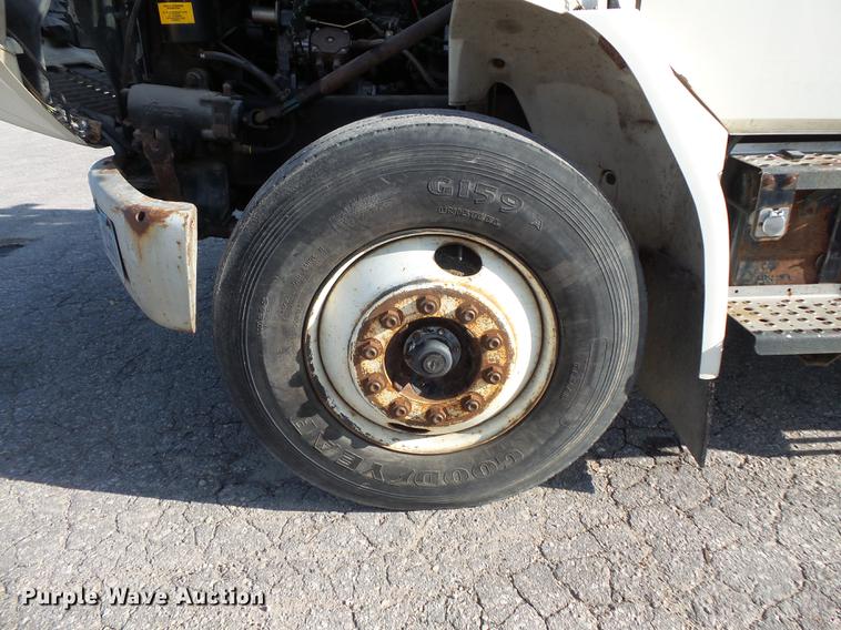 image for item FT9843 1994 Freightliner FL70 bucket truck