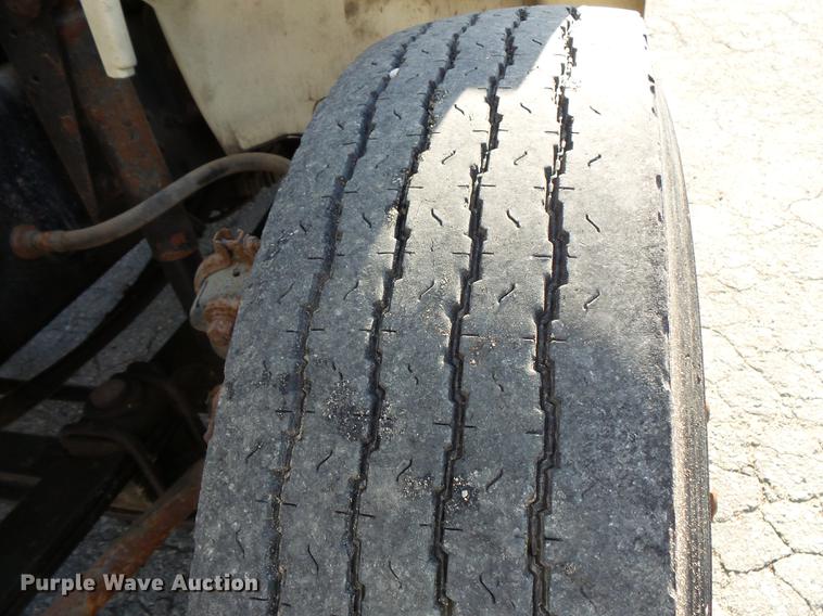 image for item FT9843 1994 Freightliner FL70 bucket truck