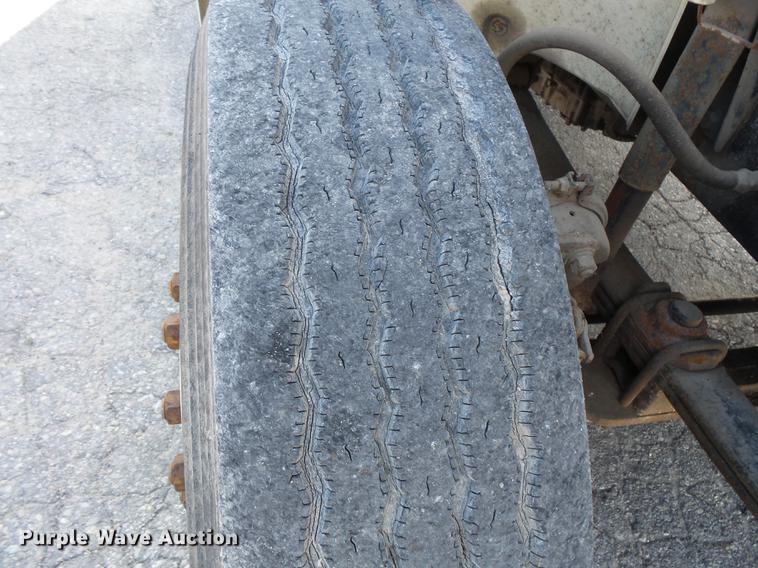 image for item FT9843 1994 Freightliner FL70 bucket truck