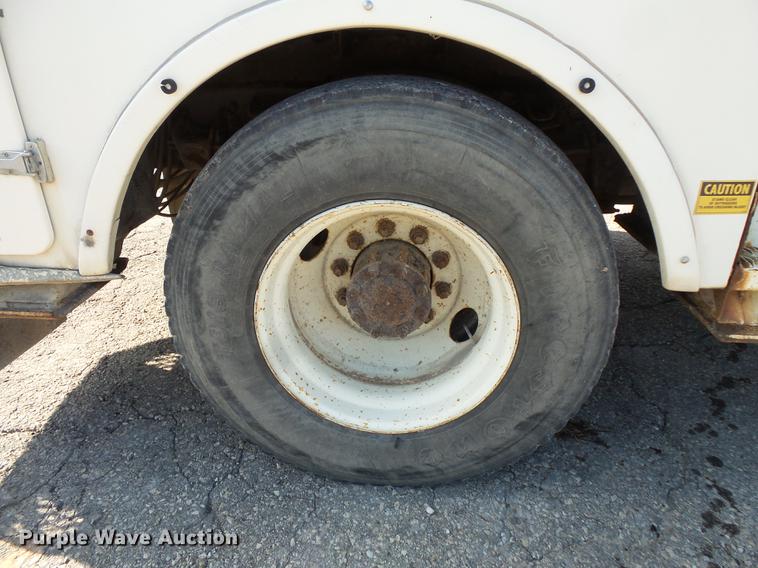 image for item FT9843 1994 Freightliner FL70 bucket truck