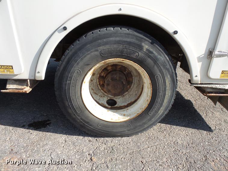 image for item FT9843 1994 Freightliner FL70 bucket truck