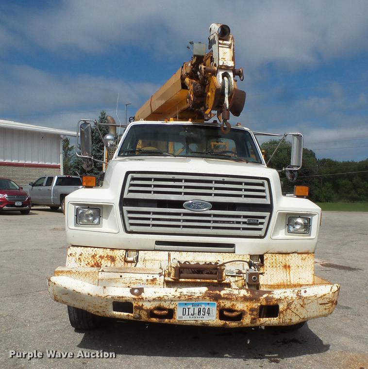 image for item FT9847 1994 Ford F800 digger derrick truck