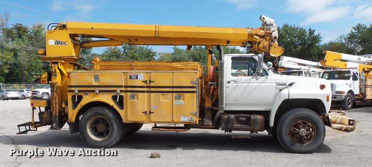 image for item FT9847 1994 Ford F800 digger derrick truck