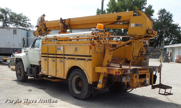 image for item FT9847 1994 Ford F800 digger derrick truck