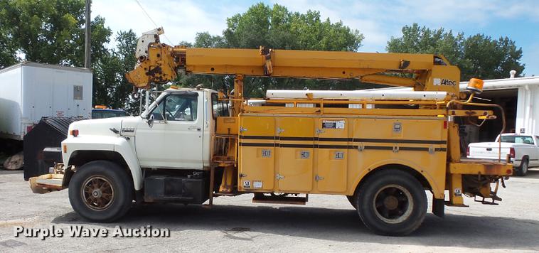 image for item FT9847 1994 Ford F800 digger derrick truck