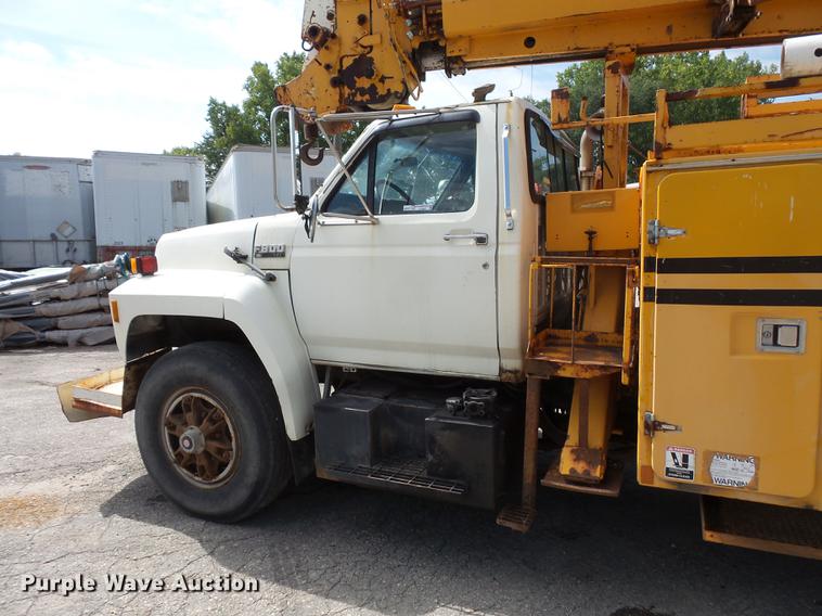 image for item FT9847 1994 Ford F800 digger derrick truck