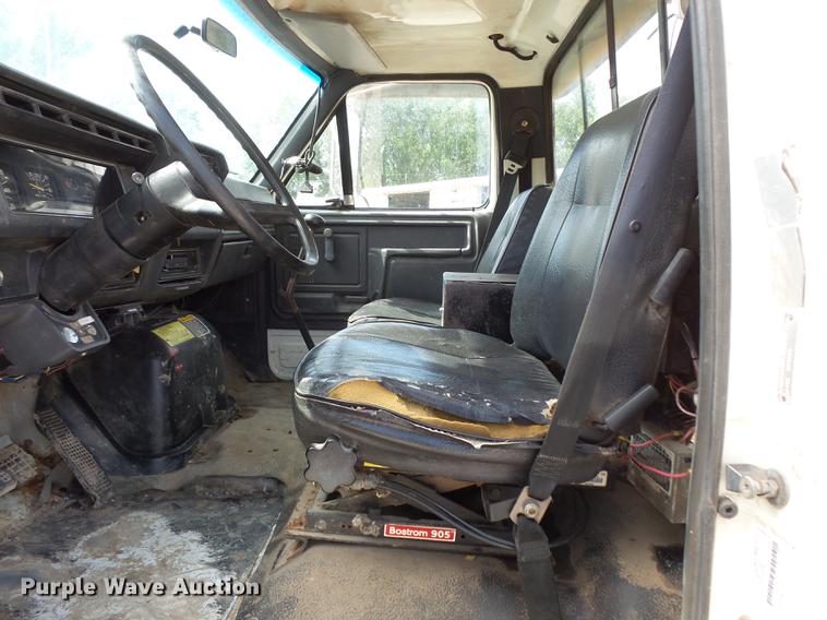 image for item FT9847 1994 Ford F800 digger derrick truck