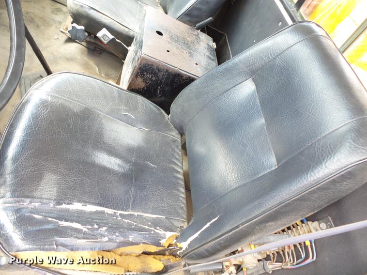 image for item FT9847 1994 Ford F800 digger derrick truck