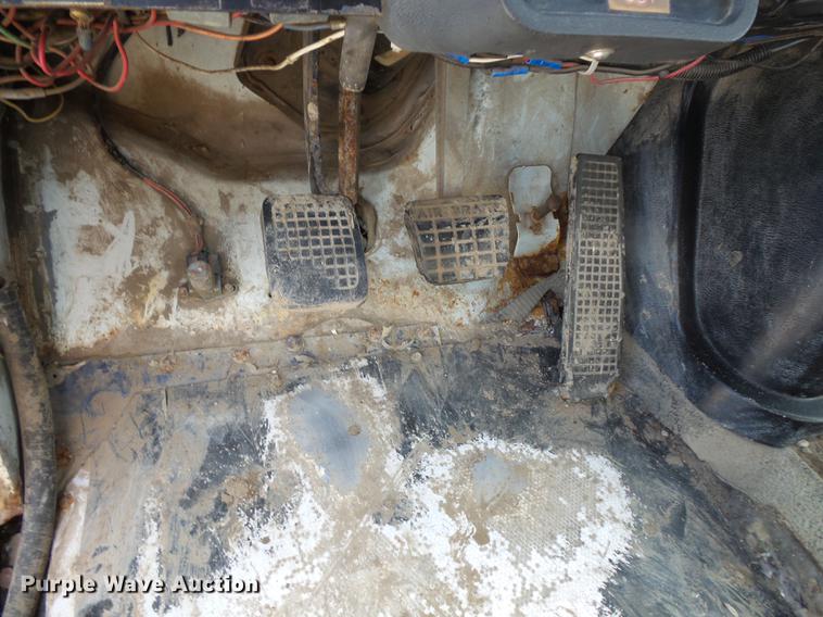 image for item FT9847 1994 Ford F800 digger derrick truck