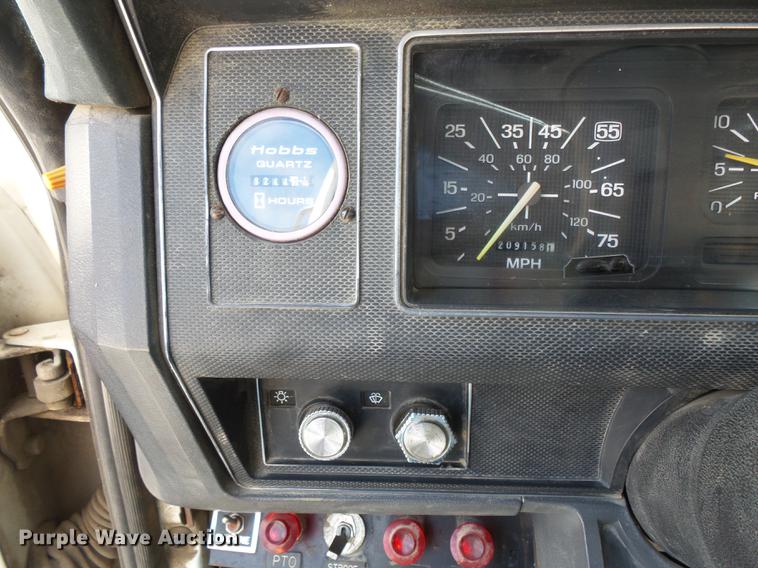 image for item FT9847 1994 Ford F800 digger derrick truck