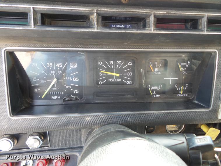 image for item FT9847 1994 Ford F800 digger derrick truck