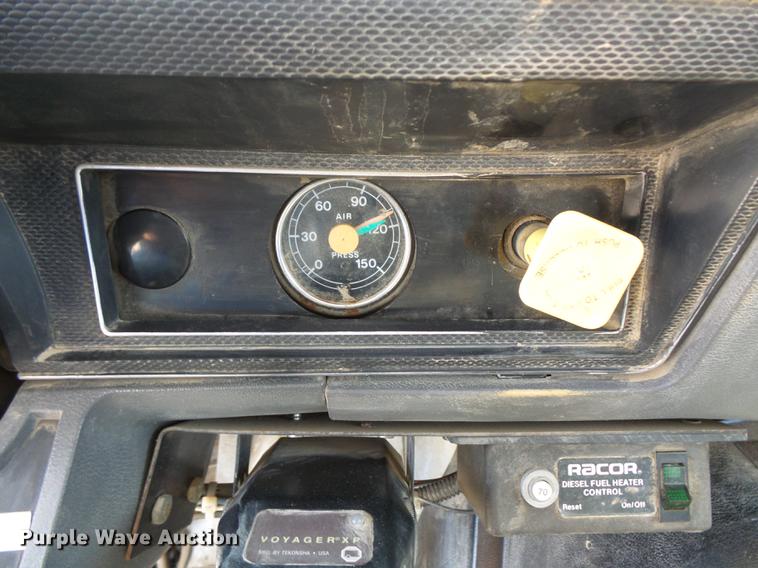 image for item FT9847 1994 Ford F800 digger derrick truck