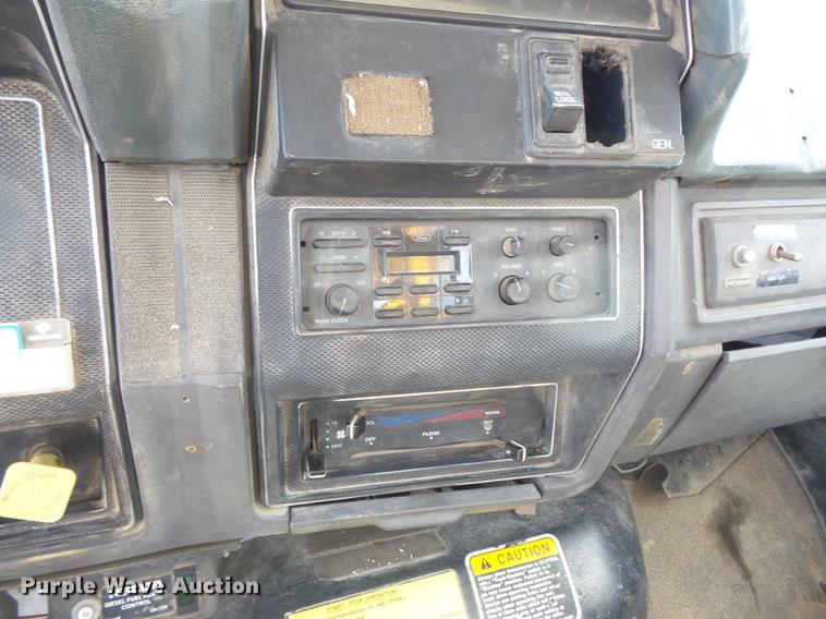 image for item FT9847 1994 Ford F800 digger derrick truck