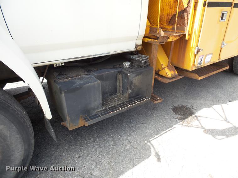 image for item FT9847 1994 Ford F800 digger derrick truck