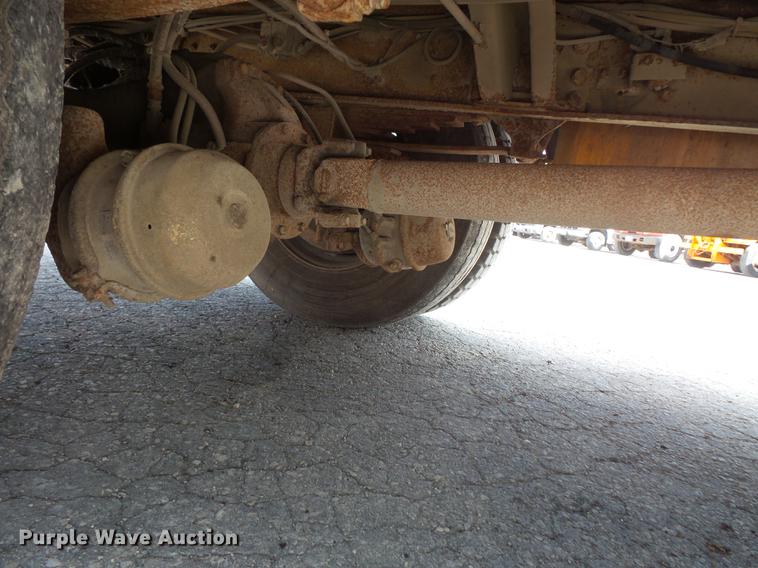 image for item FT9847 1994 Ford F800 digger derrick truck