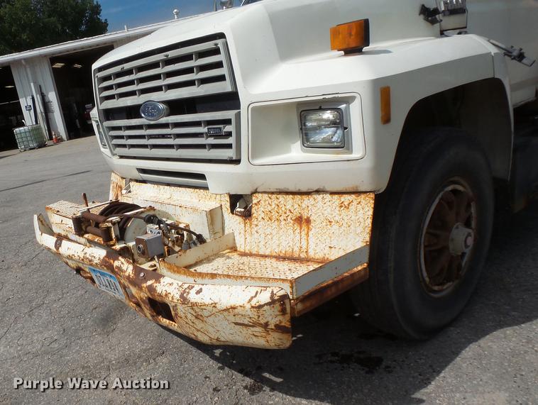 image for item FT9847 1994 Ford F800 digger derrick truck