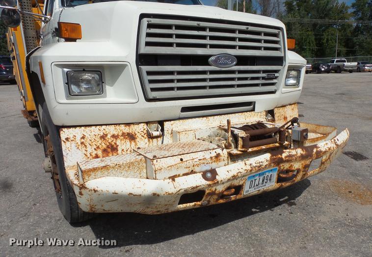 image for item FT9847 1994 Ford F800 digger derrick truck