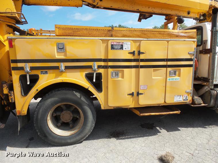 image for item FT9847 1994 Ford F800 digger derrick truck