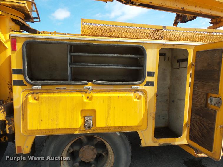 image for item FT9847 1994 Ford F800 digger derrick truck