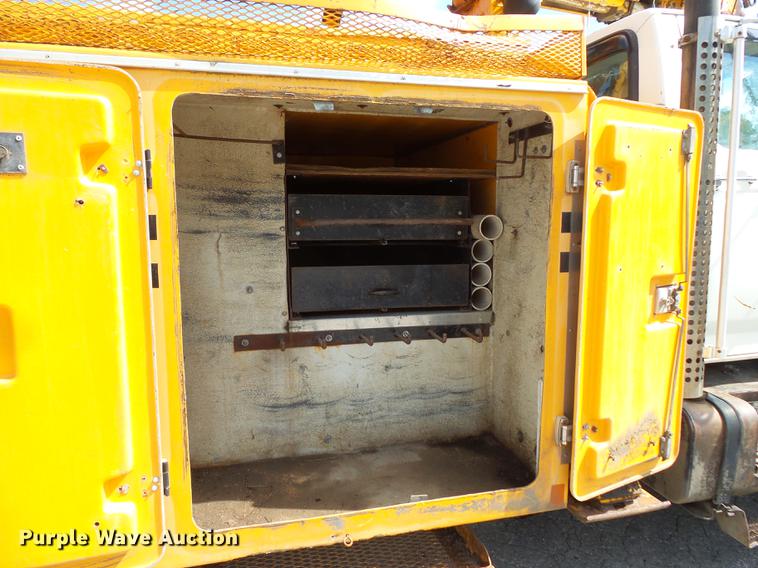 image for item FT9847 1994 Ford F800 digger derrick truck