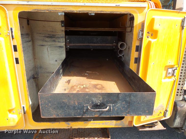 image for item FT9847 1994 Ford F800 digger derrick truck