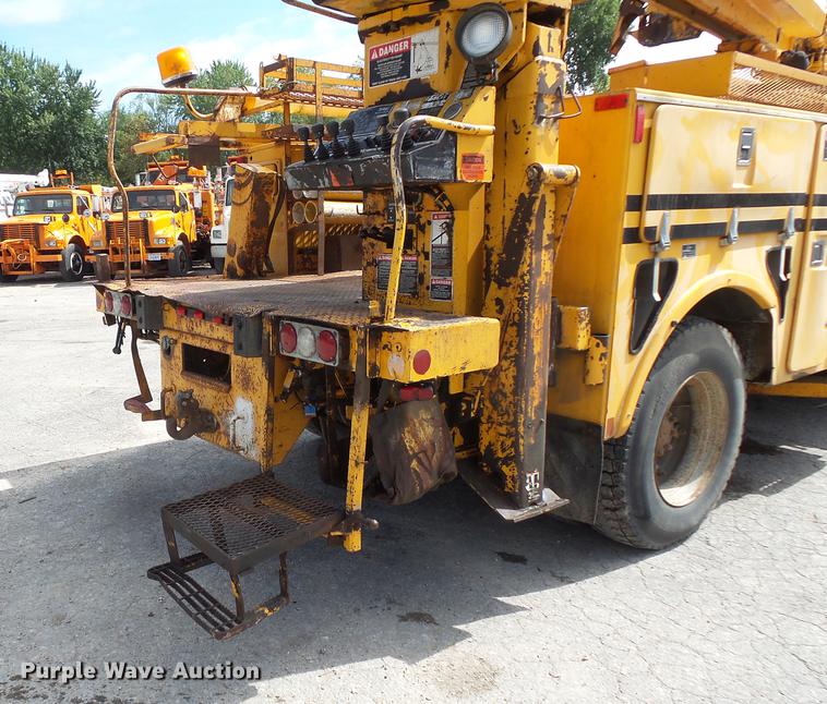 image for item FT9847 1994 Ford F800 digger derrick truck