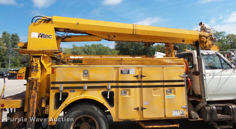 image for item FT9847 1994 Ford F800 digger derrick truck