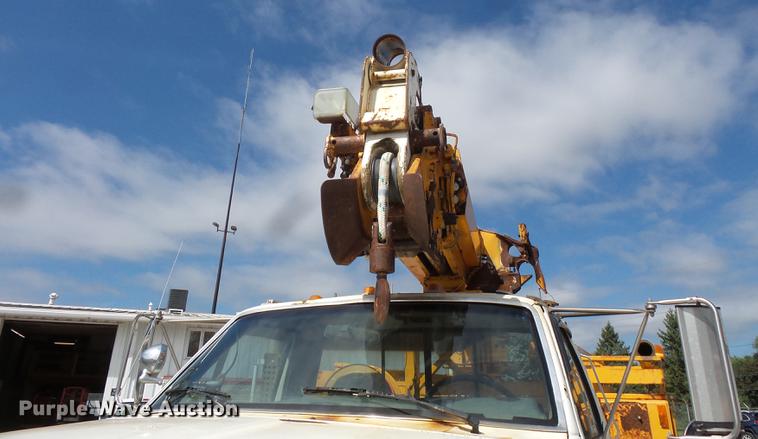 image for item FT9847 1994 Ford F800 digger derrick truck