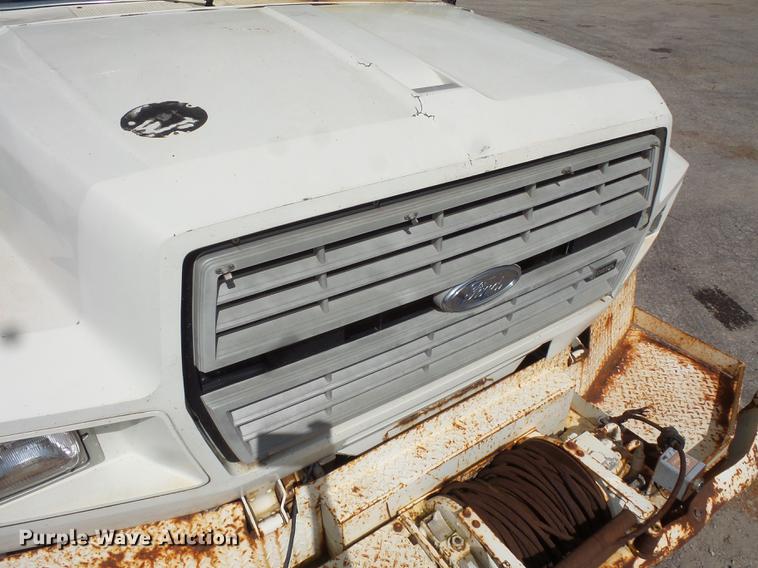 image for item FT9847 1994 Ford F800 digger derrick truck