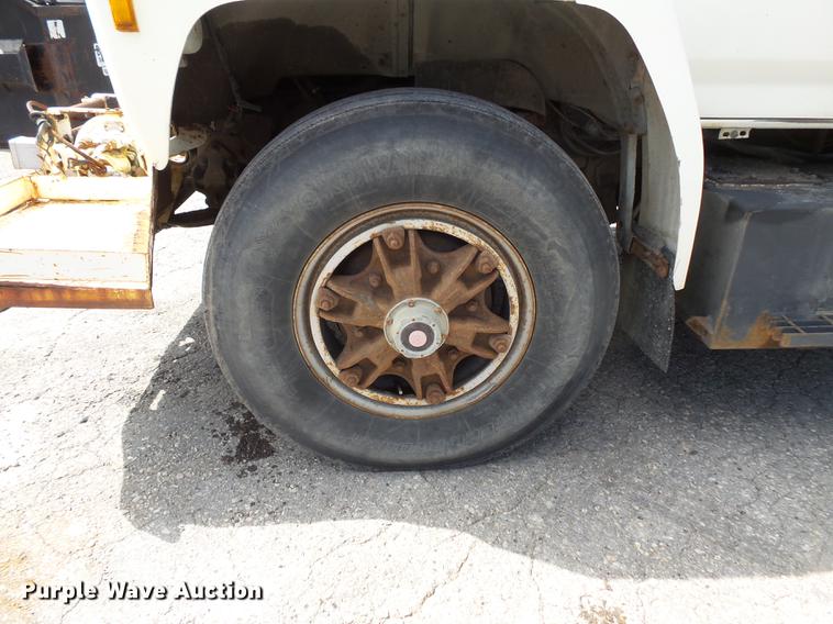 image for item FT9847 1994 Ford F800 digger derrick truck