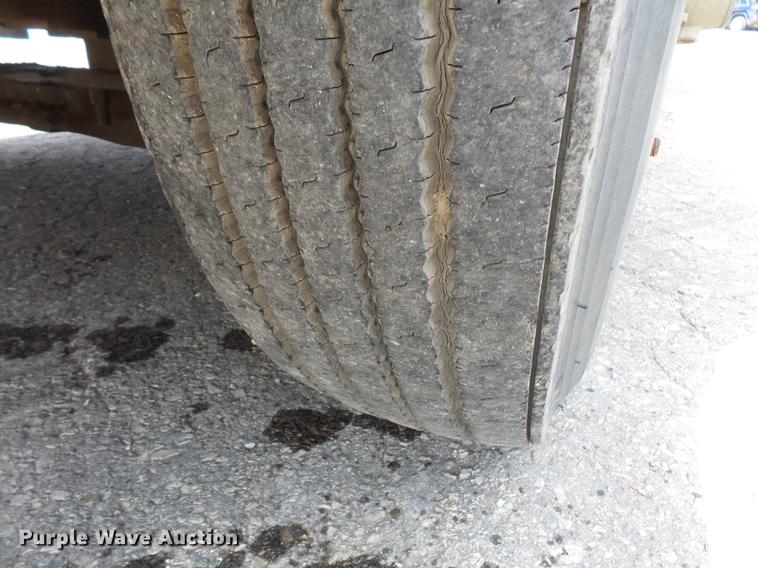 image for item FT9847 1994 Ford F800 digger derrick truck