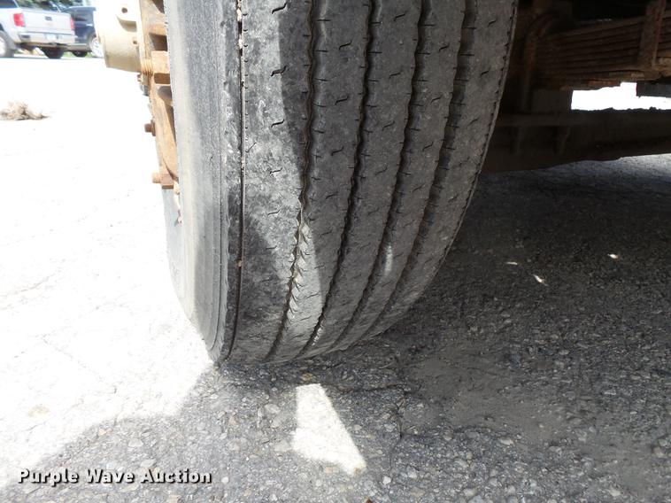 image for item FT9847 1994 Ford F800 digger derrick truck