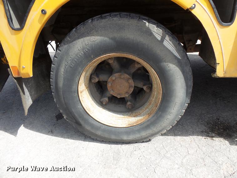 image for item FT9847 1994 Ford F800 digger derrick truck