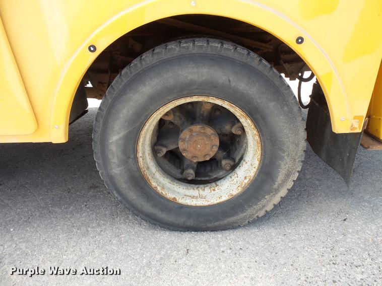 image for item FT9847 1994 Ford F800 digger derrick truck