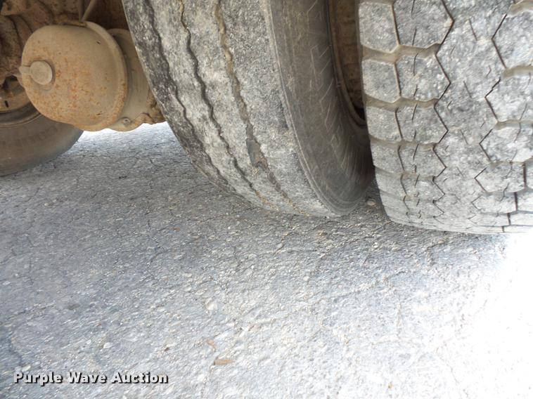 image for item FT9847 1994 Ford F800 digger derrick truck