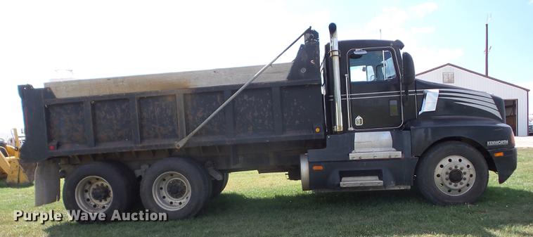 image for item K6250 1990 Kenworth T600 dump truck