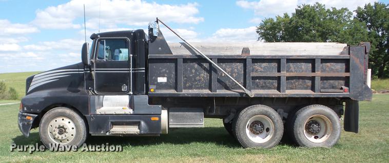image for item K6250 1990 Kenworth T600 dump truck