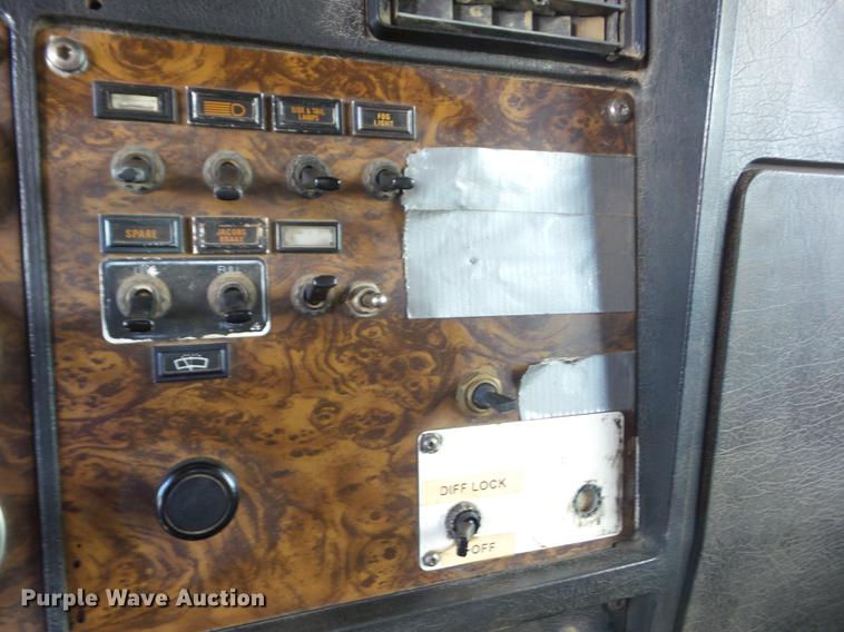 image for item K6250 1990 Kenworth T600 dump truck