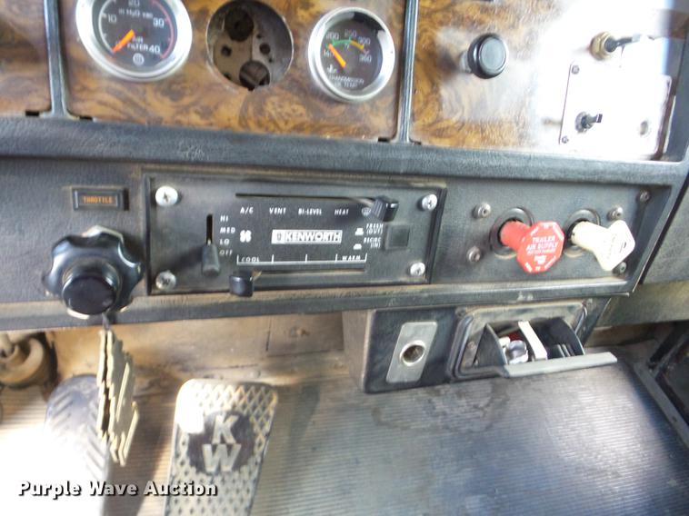 image for item K6250 1990 Kenworth T600 dump truck