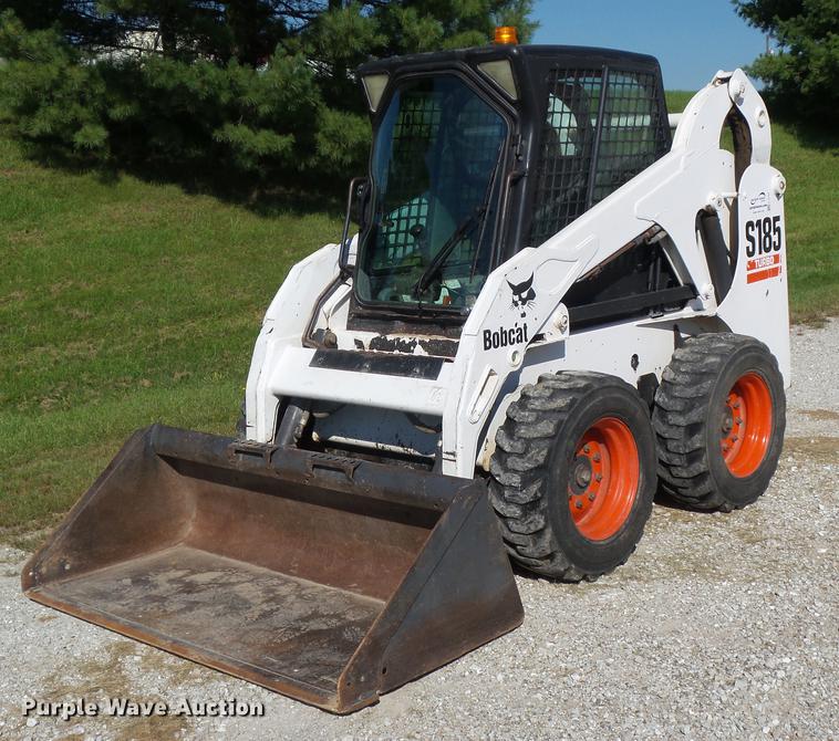 image for item L5701 2004 Bobcat S185 skid steer