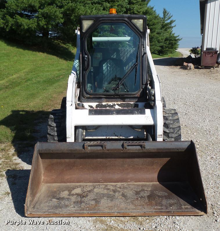image for item L5701 2004 Bobcat S185 skid steer