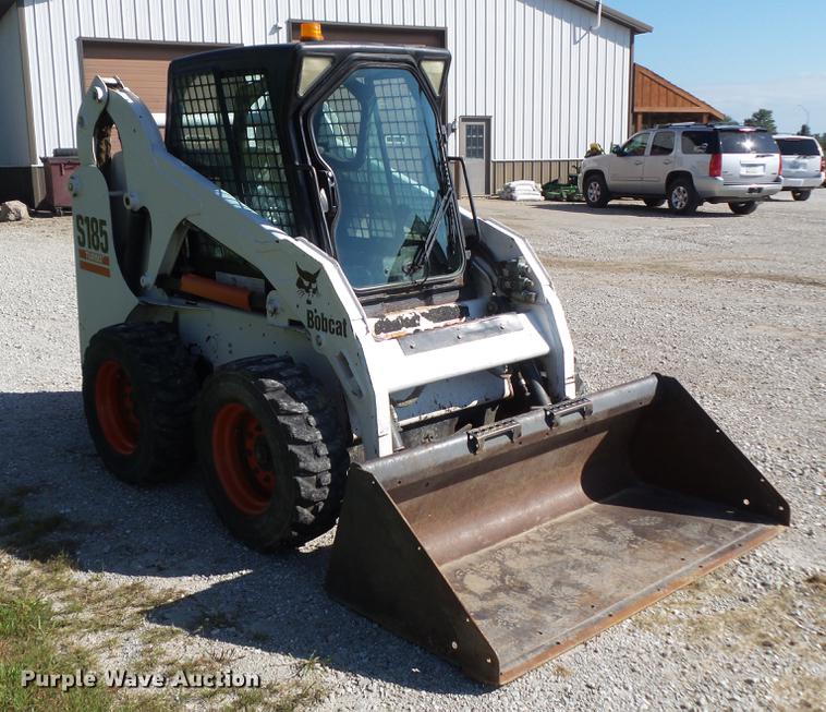image for item L5701 2004 Bobcat S185 skid steer