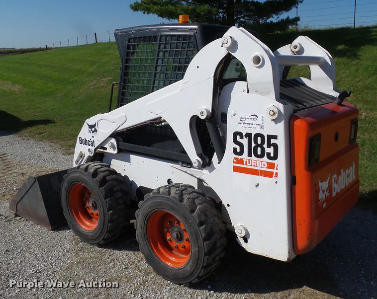 image for item L5701 2004 Bobcat S185 skid steer