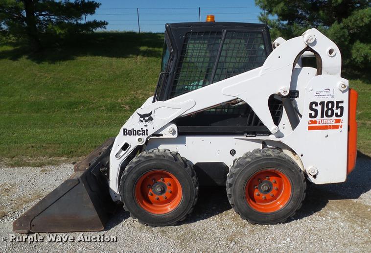 image for item L5701 2004 Bobcat S185 skid steer