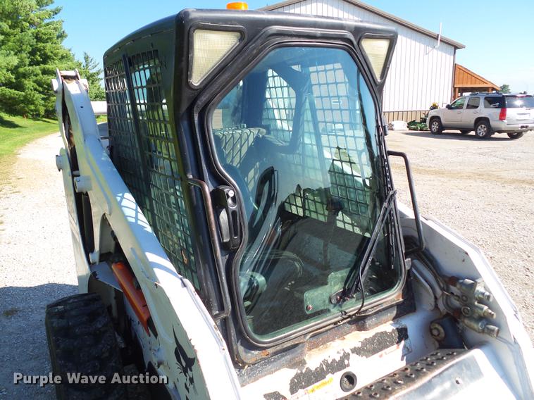 image for item L5701 2004 Bobcat S185 skid steer