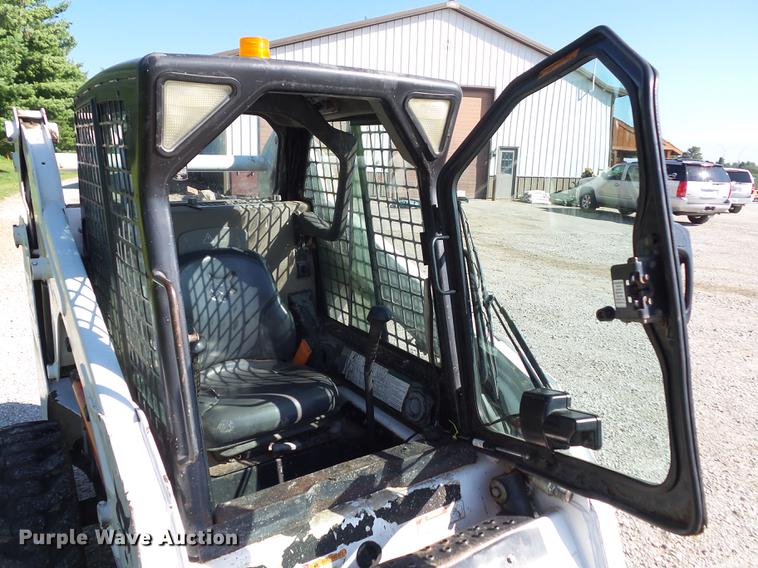 image for item L5701 2004 Bobcat S185 skid steer