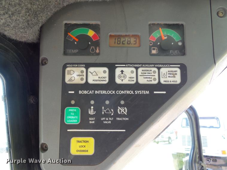 image for item L5701 2004 Bobcat S185 skid steer